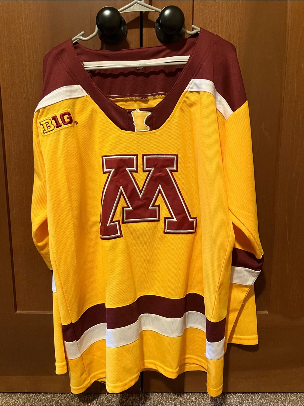 Minnesota Golden Gophers Maroon & Gold Hockey Jersey OBO